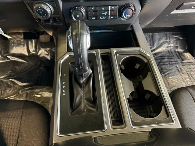 Ford F-150 Vehicle Full-screen Gallery Image 17