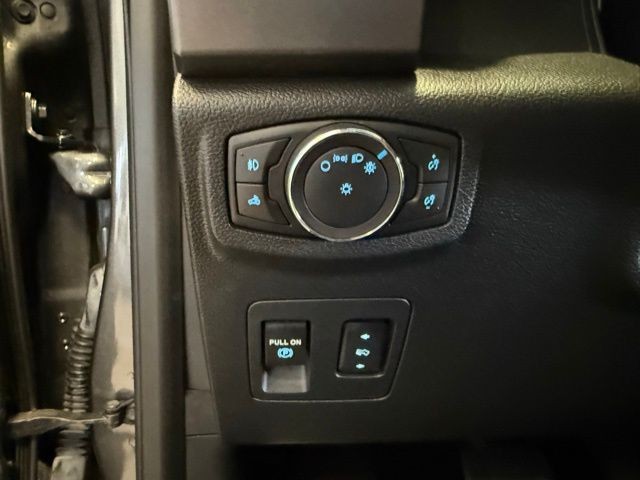 Ford F-150 Vehicle Full-screen Gallery Image 20