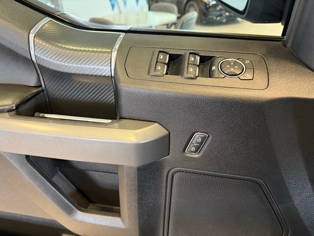 Ford F-150 Vehicle Full-screen Gallery Image 21