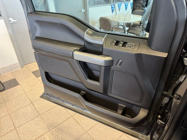 Ford F-150 Vehicle Full-screen Gallery Image 22