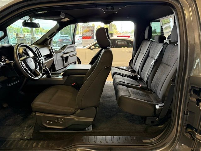 Ford F-150 Vehicle Full-screen Gallery Image 23