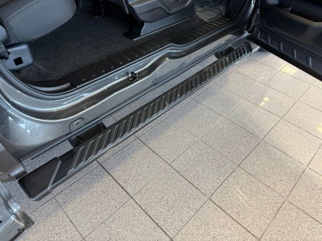 Ford F-150 Vehicle Full-screen Gallery Image 26
