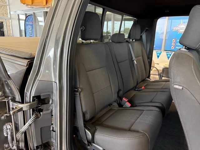 Ford F-150 Vehicle Full-screen Gallery Image 28