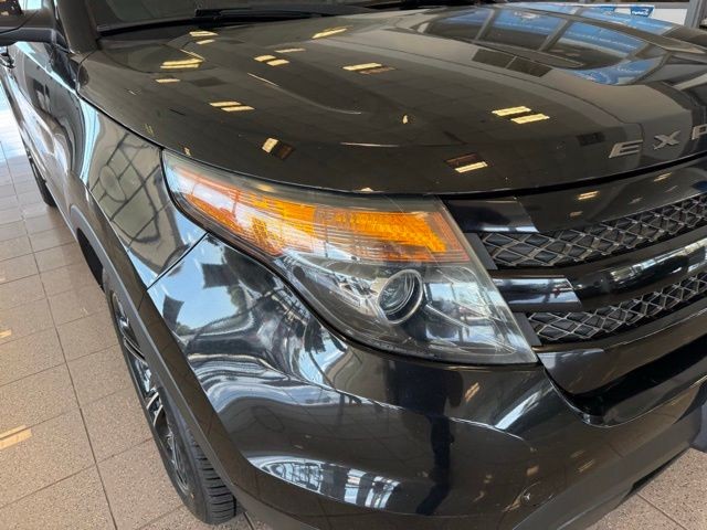Ford Explorer Vehicle Full-screen Gallery Image 10