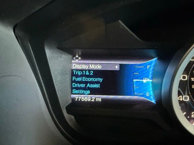 Ford Explorer Vehicle Full-screen Gallery Image 13