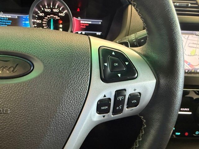 Ford Explorer Vehicle Full-screen Gallery Image 18
