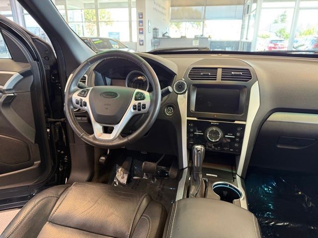 Ford Explorer Vehicle Full-screen Gallery Image 27