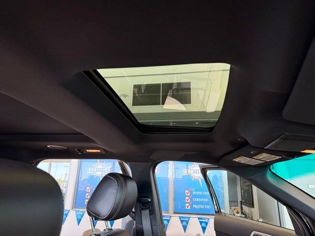 Ford Explorer Vehicle Full-screen Gallery Image 28