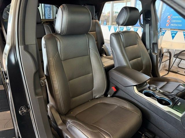 Ford Explorer Vehicle Full-screen Gallery Image 29
