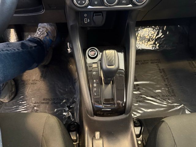 Nissan Versa Vehicle Full-screen Gallery Image 15