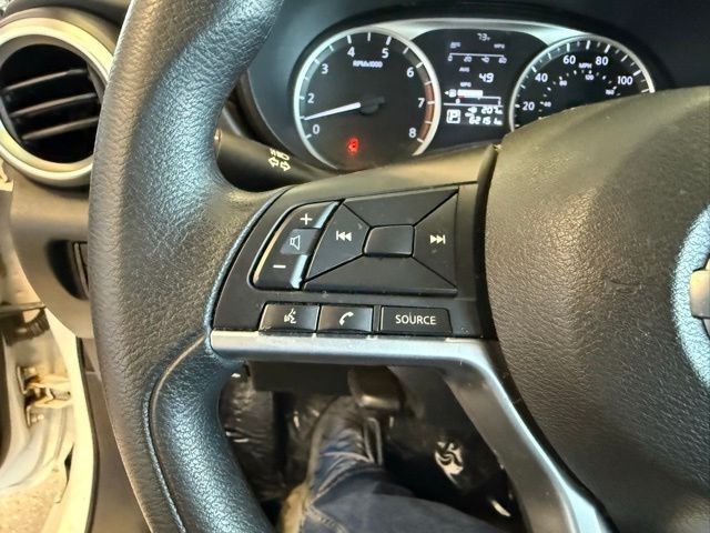 Nissan Versa Vehicle Full-screen Gallery Image 17