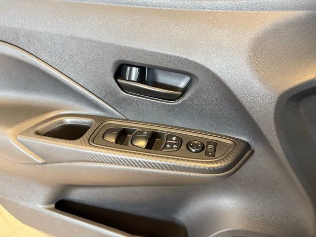 Nissan Versa Vehicle Full-screen Gallery Image 19