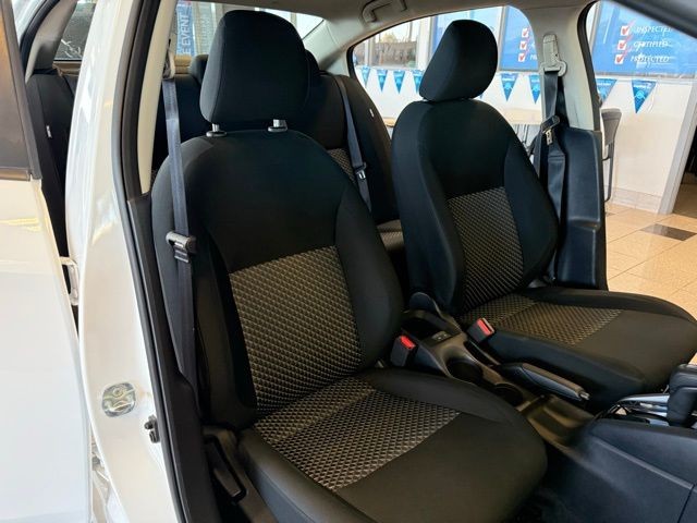 Nissan Versa Vehicle Full-screen Gallery Image 24