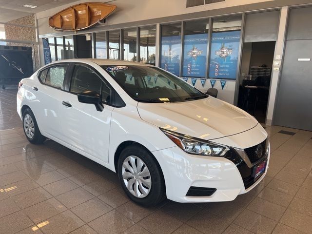 Nissan Versa Vehicle Full-screen Gallery Image 27