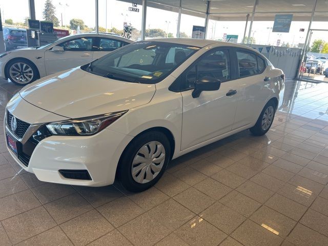 Nissan Versa Vehicle Full-screen Gallery Image 36