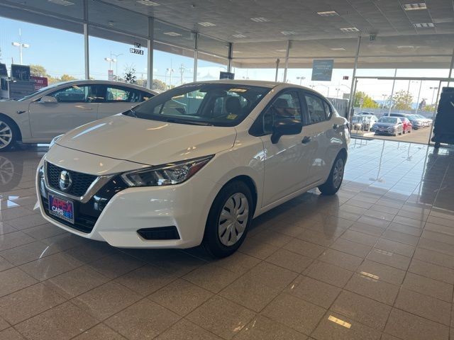Nissan Versa Vehicle Full-screen Gallery Image 37