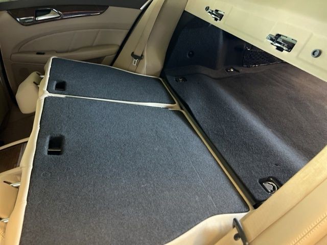 Mercedes-Benz CLS-Class Vehicle Full-screen Gallery Image 14