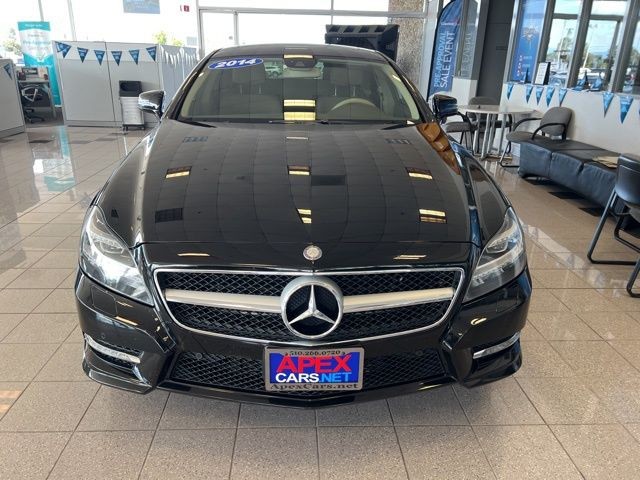 Mercedes-Benz CLS-Class Vehicle Full-screen Gallery Image 23