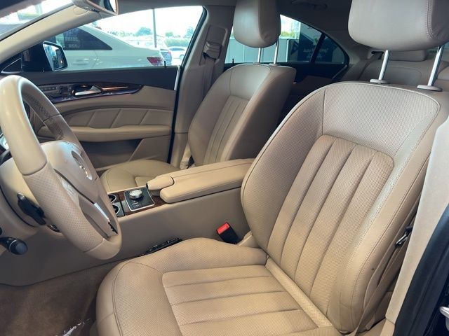 Mercedes-Benz CLS-Class Vehicle Full-screen Gallery Image 37