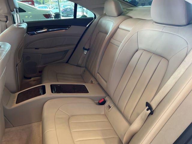 Mercedes-Benz CLS-Class Vehicle Full-screen Gallery Image 38