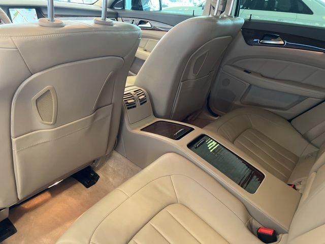 Mercedes-Benz CLS-Class Vehicle Full-screen Gallery Image 39