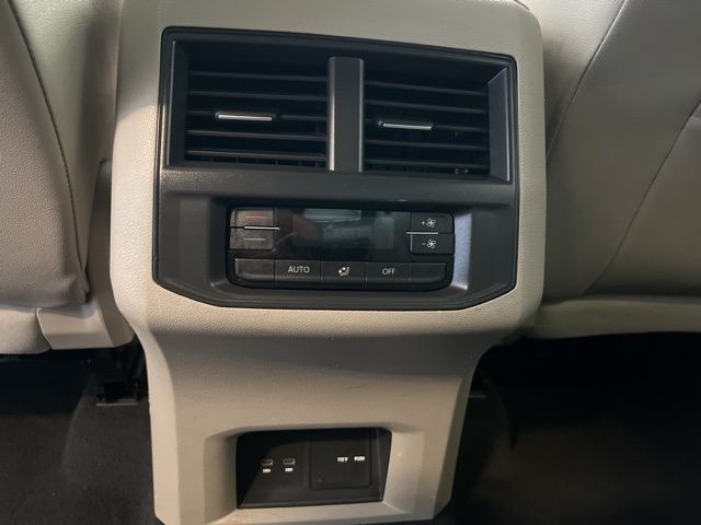Volkswagen Atlas Vehicle Full-screen Gallery Image 28