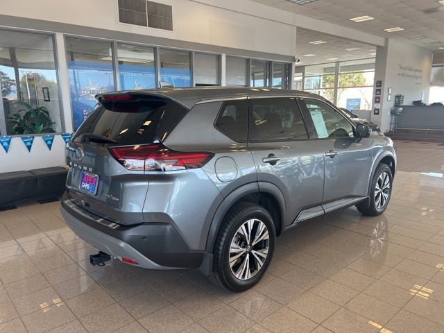 Nissan Rogue Vehicle Full-screen Gallery Image 05
