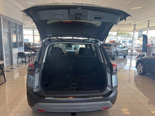 Nissan Rogue Vehicle Full-screen Gallery Image 10