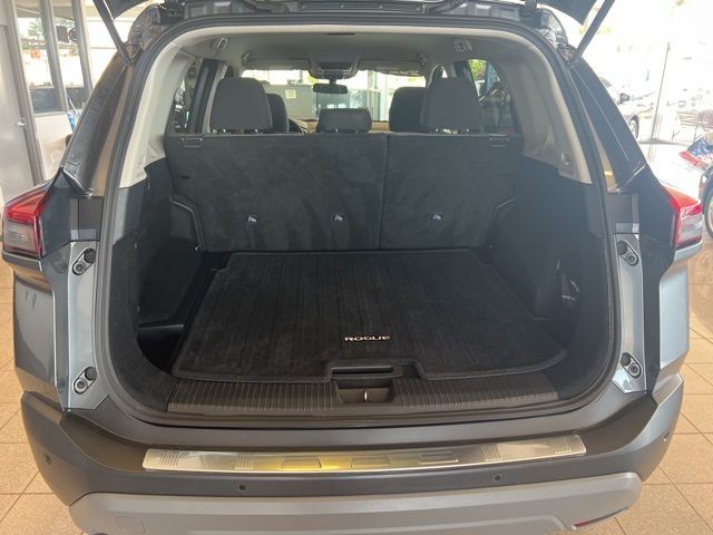 Nissan Rogue Vehicle Full-screen Gallery Image 11