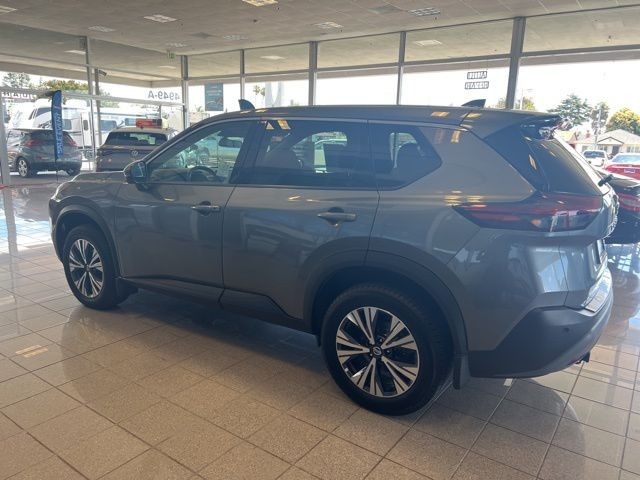 Nissan Rogue Vehicle Full-screen Gallery Image 14