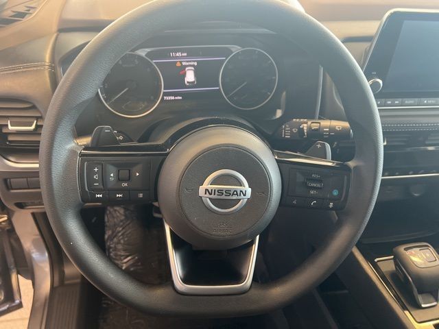 Nissan Rogue Vehicle Full-screen Gallery Image 22
