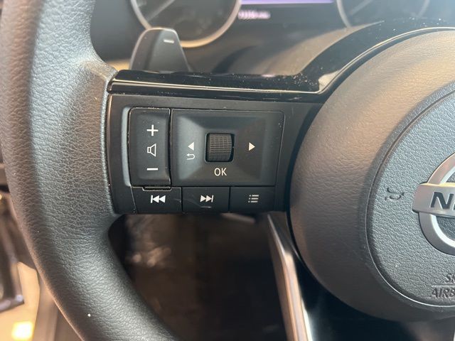 Nissan Rogue Vehicle Full-screen Gallery Image 23