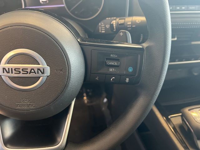 Nissan Rogue Vehicle Full-screen Gallery Image 24
