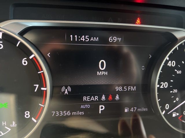 Nissan Rogue Vehicle Full-screen Gallery Image 25