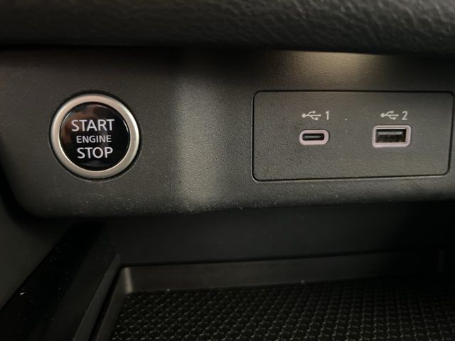 Nissan Rogue Vehicle Full-screen Gallery Image 29