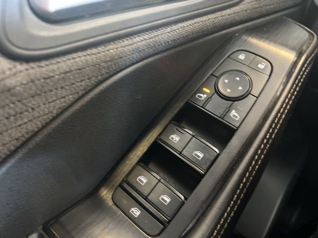 Nissan Rogue Vehicle Full-screen Gallery Image 31