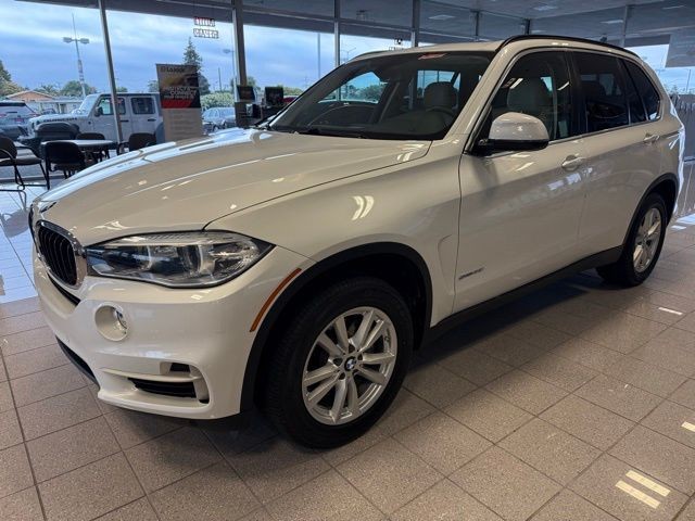 BMW X5 Vehicle Full-screen Gallery Image 06