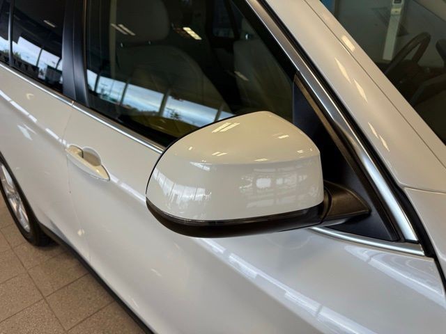 BMW X5 Vehicle Full-screen Gallery Image 11