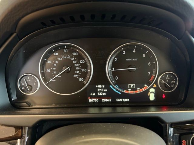 BMW X5 Vehicle Full-screen Gallery Image 13