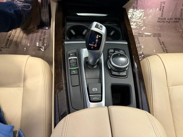 BMW X5 Vehicle Full-screen Gallery Image 17