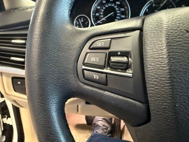 BMW X5 Vehicle Full-screen Gallery Image 19