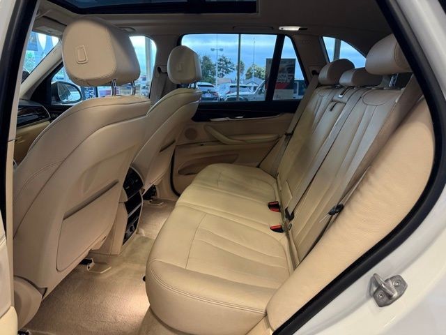 BMW X5 Vehicle Full-screen Gallery Image 22