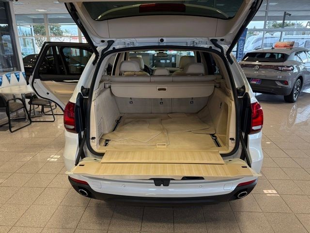 BMW X5 Vehicle Full-screen Gallery Image 23
