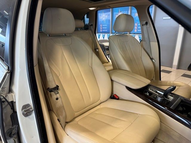 BMW X5 Vehicle Full-screen Gallery Image 28