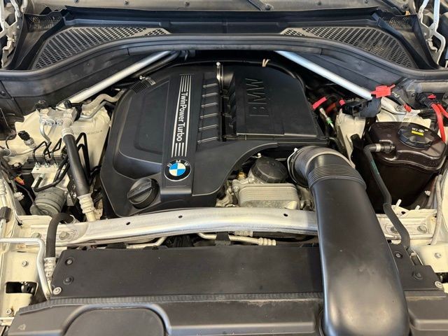 BMW X5 Vehicle Full-screen Gallery Image 30