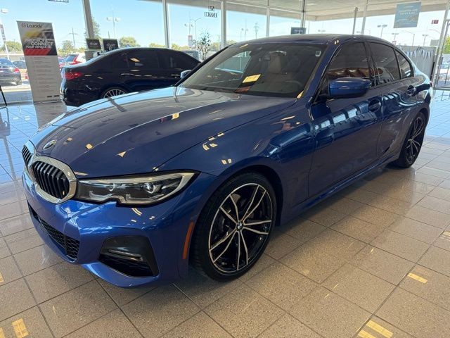 BMW 3 Series Vehicle Full-screen Gallery Image 06