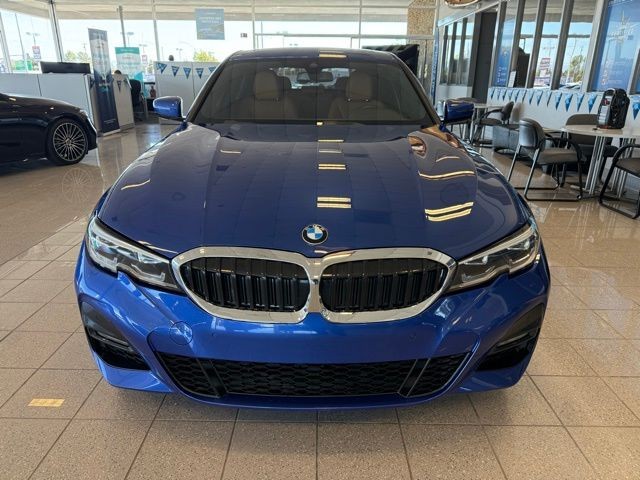 BMW 3 Series Vehicle Full-screen Gallery Image 07