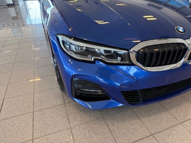 BMW 3 Series Vehicle Full-screen Gallery Image 08