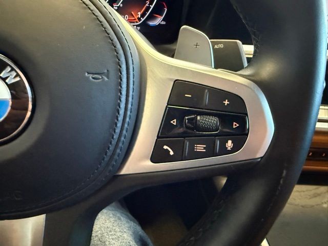 BMW 3 Series Vehicle Full-screen Gallery Image 15