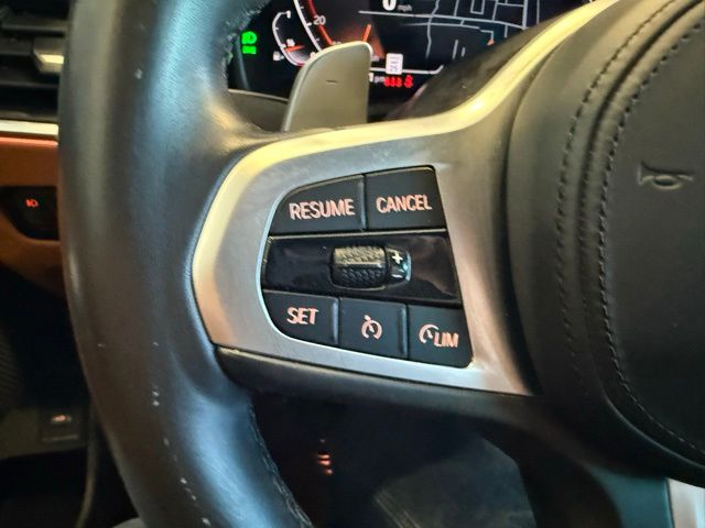 BMW 3 Series Vehicle Full-screen Gallery Image 16
